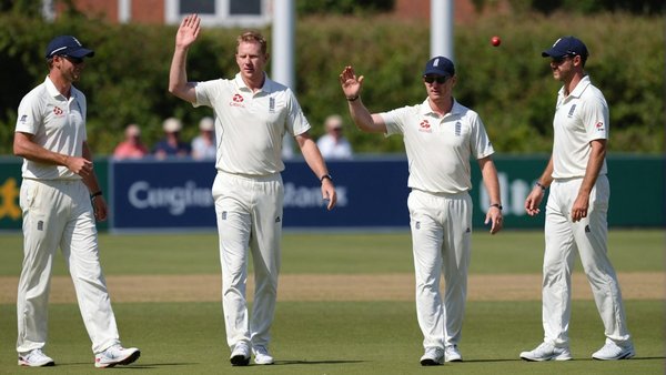How can UK cricket coaches use biomechanics to improve fast bowling techniques?
